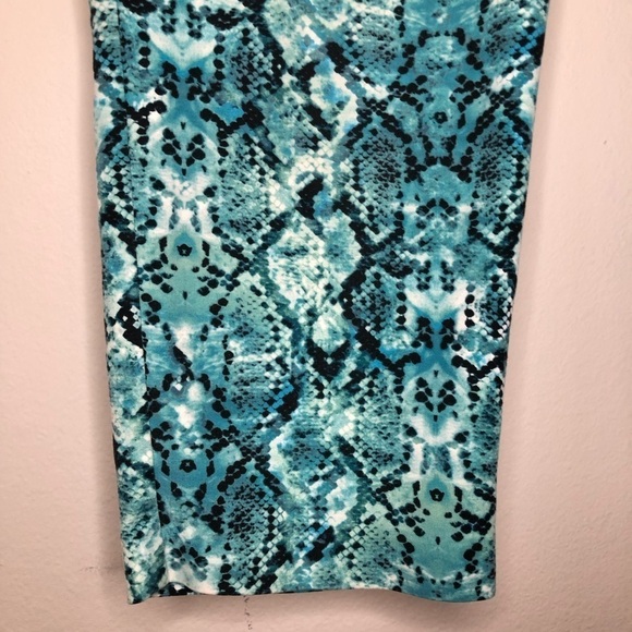 Liz Claiborne teal snake print cropped pants - Picture 5 of 14